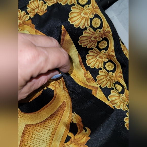 Versace Heritage Print Logo Womens Black/Gold Shorts 4 US (38) NWT With Box - Picture 11 of 16